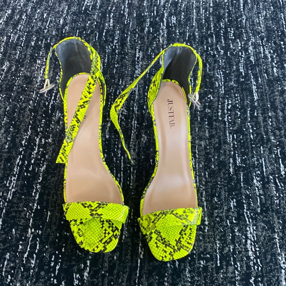 Sexy hot yellow greenish heels
